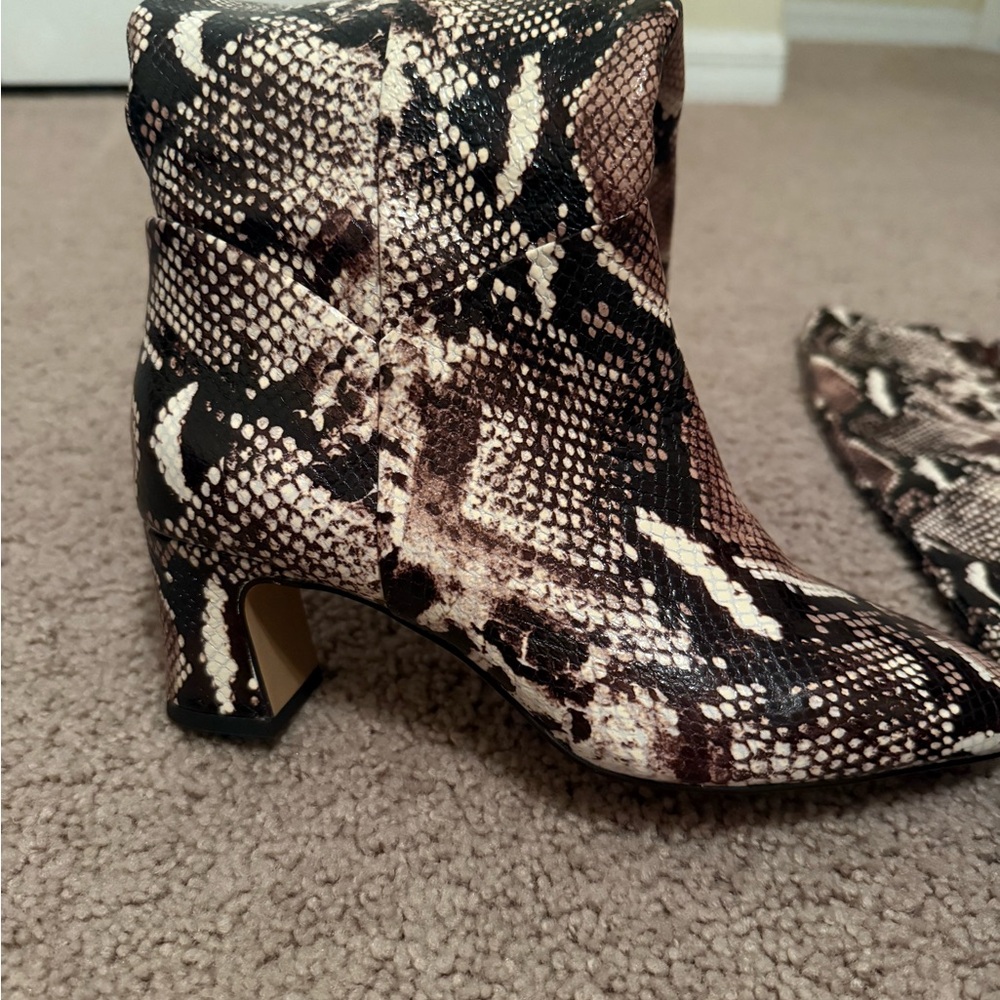 Snakeskin Pattern Women's Boots - Picture 5 of 9